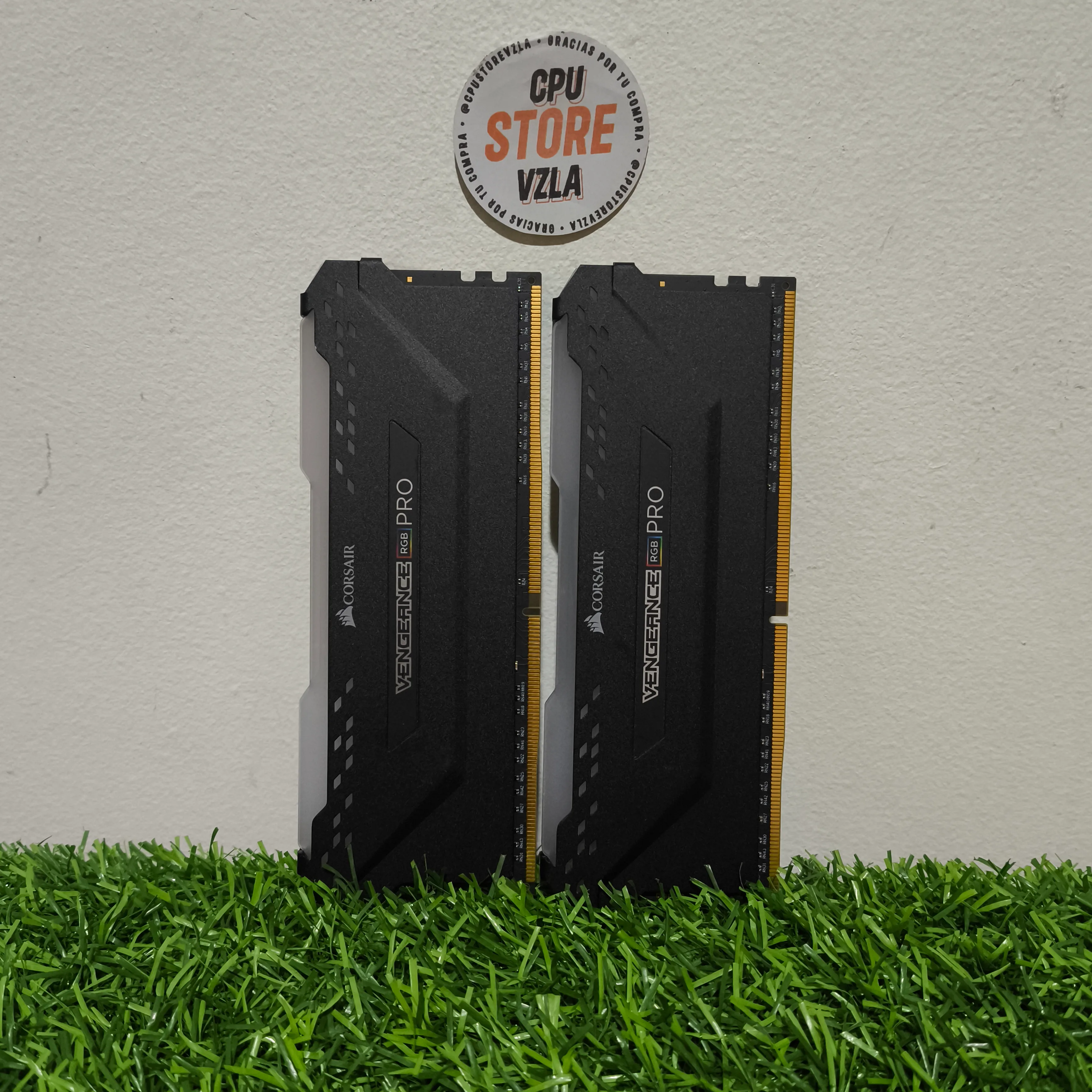 CORSAIR VENGEANCE RGB PRO 32GB (2x16GB) DDR4-3200 CL16 - CMW32GX4M2E3200C16